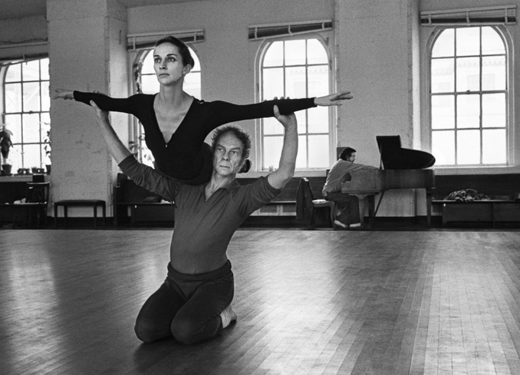 https://lacittaimmaginaria.com/wp-content/uploads/2019/04/Merce-Cunningham-with-Carolyn-Brown-at-Westbeth-1972-Wendy-Perron-1024x739.jpg