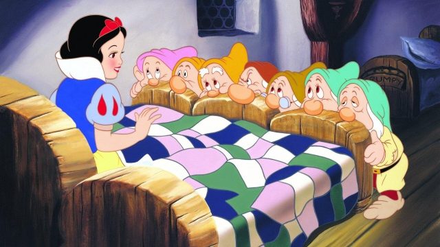 Biancaneve e i sette nani”, il primo classico Disney: e vissero tutti  felici e contenti - La Citta Immaginaria